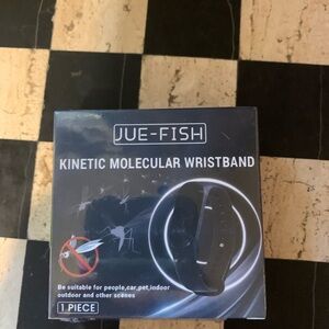 Black Kinetic Molecular Wristband